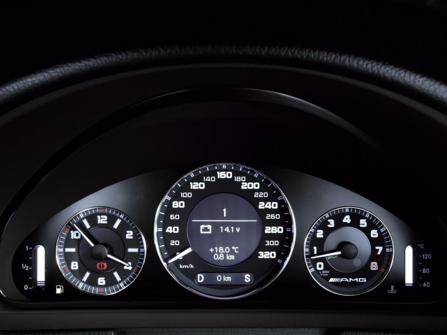  Mercedes-Benz E63 Estate AMG 2006 года  (фото 6 из 16)
